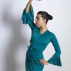 Bolero Lío de Paralola en color Verde esmeralda combinado con el vestido Rocío también en verde y de Paralola.
