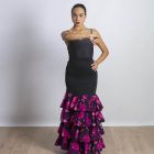 Falda Carmen de Paralola, negro con volantes en crespon en flores tono buganvilla.