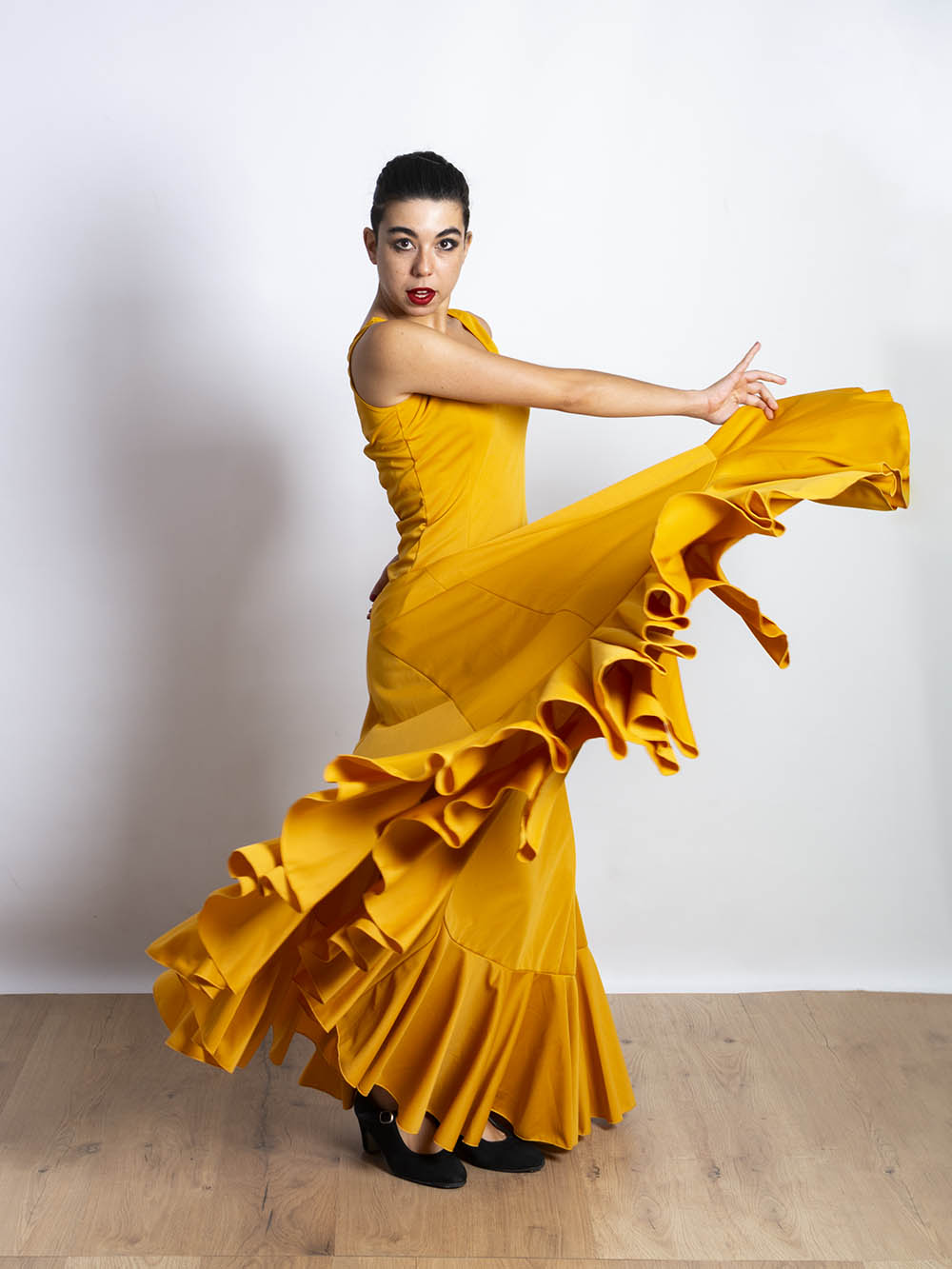 Vestido de mujer negro para bailarín flamenco español